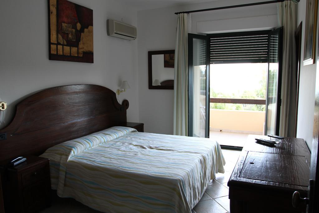 Hotel Mediterraneo Santa Maria Navarrese Zimmer foto