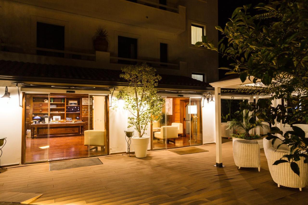 Hotel Mediterraneo Santa Maria Navarrese Exterior foto